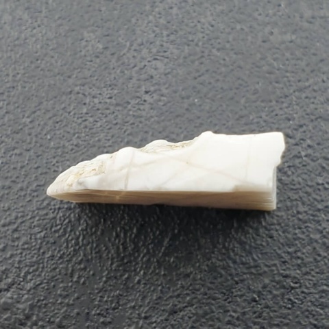 Howlite cut raw 24x24 mm no 46