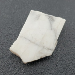 Howlit cięty surowy 25x18 mm nr 89