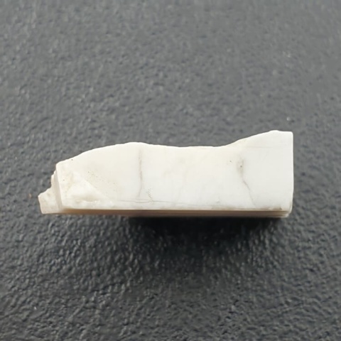 Howlit cięty surowy 25x18 mm nr 89