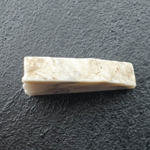 Howlit cięty surowy 26x20 mm nr 43