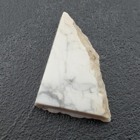 Howlit cięty surowy 26x20 mm nr 43