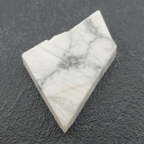 Howlite cut raw 26x24 mm no 29