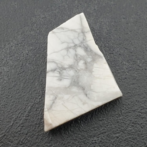 Howlite cut raw 26x24 mm no 29