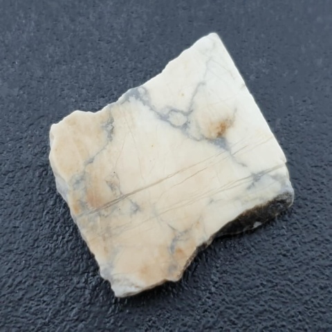 Howlit cięty surowy 26x24 mm nr 36