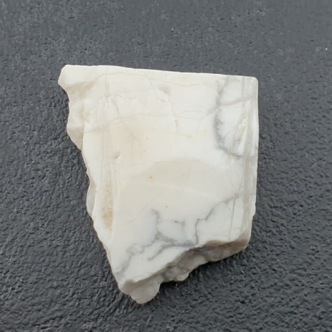 Howlit cięty surowy 27x23 mm nr 38