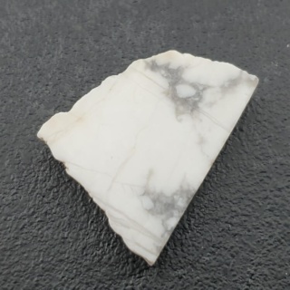 Howlit cięty surowy 27x23 mm nr 75