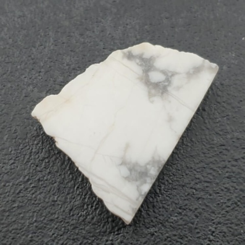 Howlit cięty surowy 27x23 mm nr 75