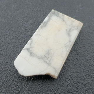 Howlit cięty surowy 28x16 mm nr 87