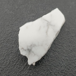 Howlit cięty surowy 28x17 mm nr 66