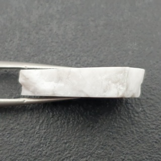 Howlit cięty surowy 28x20 mm nr 84