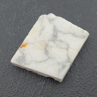 Howlit cięty surowy 28x22 mm nr 33