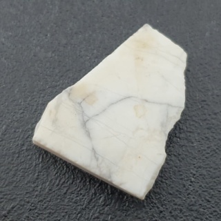 Howlit cięty surowy 28x23 mm nr 40