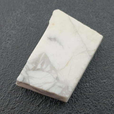 Howlit cięty surowy 29x19 mm nr 63