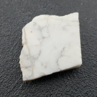 Howlit cięty surowy 29x20 mm nr 88