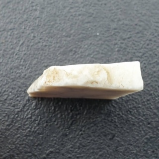 Howlit cięty surowy 29x20 mm nr 88