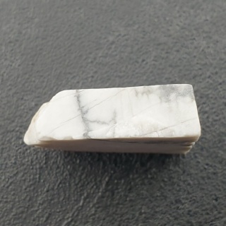 Howlit cięty surowy 29x29 mm nr 12