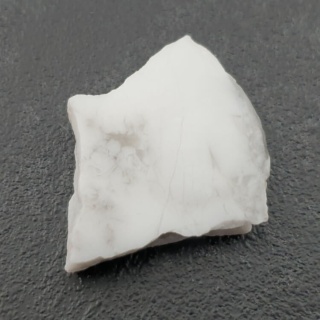 Howlit cięty surowy 30x23 mm nr 47