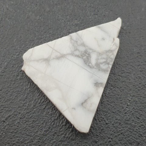 Howlit cięty surowy 30x23 mm nr 70