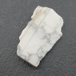 Howlit cięty surowy 31x19 mm nr 86