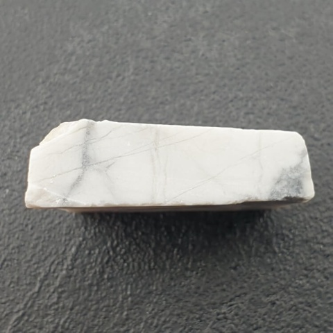 Howlit cięty surowy 31x25 mm nr 13