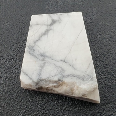 Howlit cięty surowy 31x25 mm nr 13