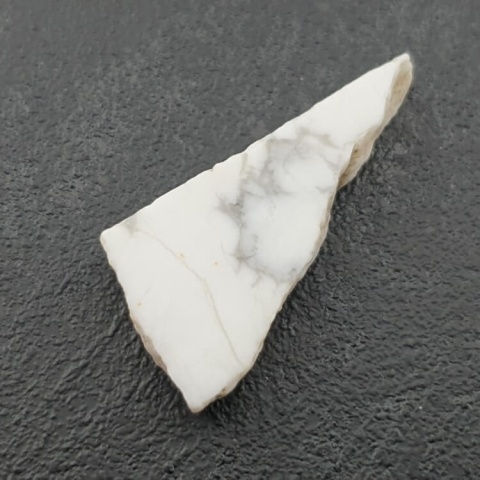 Howlit cięty surowy 32x16 mm nr 80