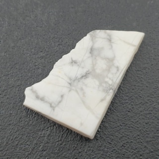 Howlit cięty surowy 33x22 mm nr 37