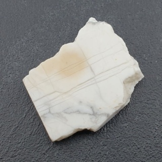 Howlit cięty surowy 33x26 mm nr 32