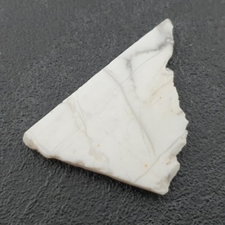 Howlit cięty surowy 37x25 mm nr 45