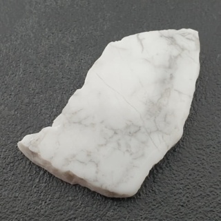 Howlit cięty surowy 39x23 mm nr 72