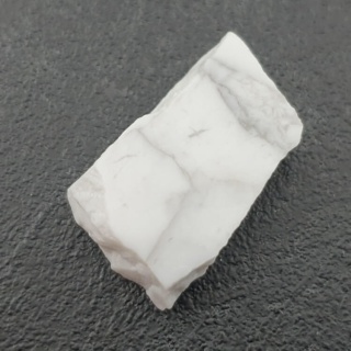 Howlit cięty surowy 26x16 mm nr 98