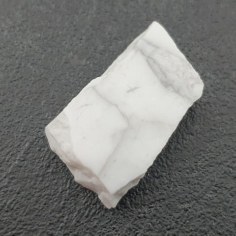 Howlit cięty surowy 26x16 mm nr 98