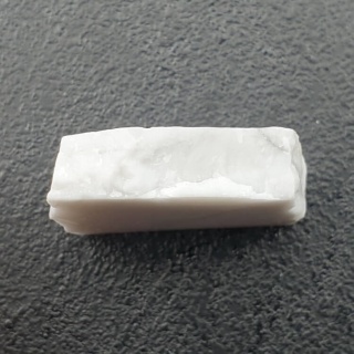 Howlit cięty surowy 26x16 mm nr 98