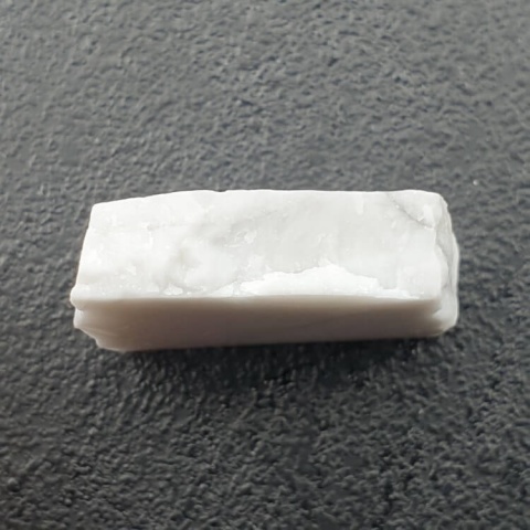 Howlit cięty surowy 26x16 mm nr 98