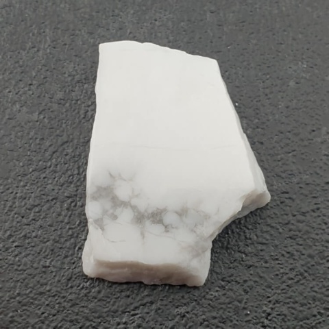 Howlit cięty surowy 26x20 mm nr 100