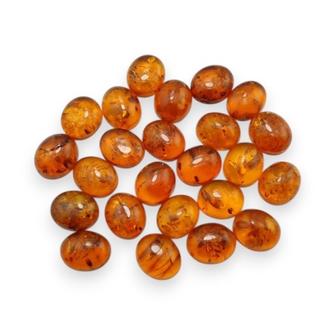 Bursztyn bałtycki kaboszon 10,5-11x9 mm 1 szt
