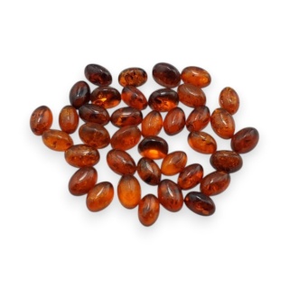 Bursztyn bałtycki kaboszon 6x4 mm 1 szt koniakowy