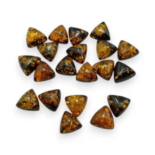 Baltic amber cabochon trillion approx. 7x7 mm 1 pc green