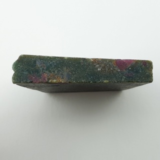 Rubin w fuchsycie cięty surowy 32x27 mm nr 54