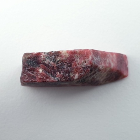 Thulit cięty surowy 24x17 mm nr 202