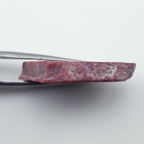 Thulit cięty surowy 26x23 mm nr 152