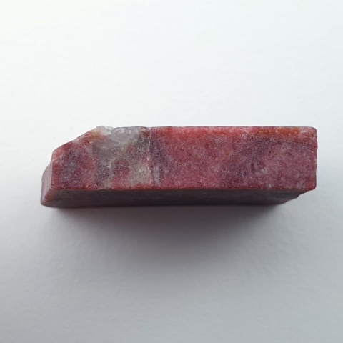 Thulit cięty surowy 26x24 mm nr 188