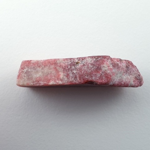 Thulit cięty surowy 27x17 mm nr 131