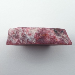 Thulit cięty surowy 27x18 mm nr 183