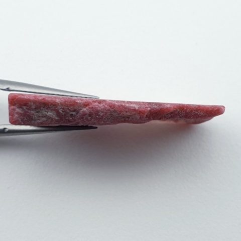 Thulit cięty surowy 27x19 mm nr 136