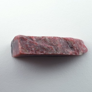 Thulit cięty surowy 27x20 mm nr 122