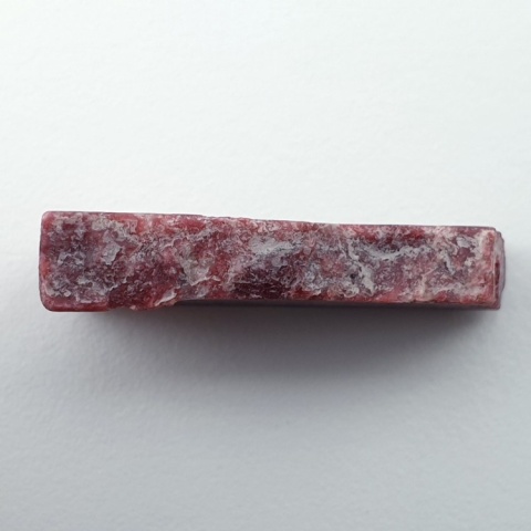 Thulit cięty surowy 29x13 mm nr 120