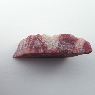 Thulit cięty surowy 29x15 mm nr 180
