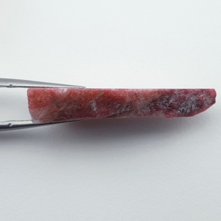 Thulit cięty surowy 30x19 mm nr 111