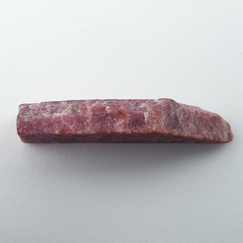 Thulit cięty surowy 33x14 mm nr 142